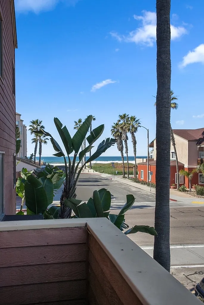 2 bed, 1.5 bath, $5,925 — Photo 4