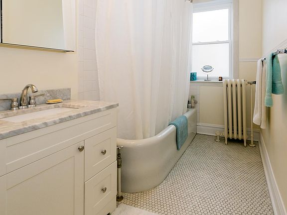 4th image of 1414 W Berwyn Ave #3E