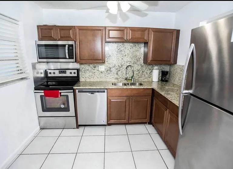 2456 SW 54th St — Photo 5