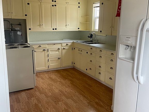 2nd image of 209 W Gilliam St