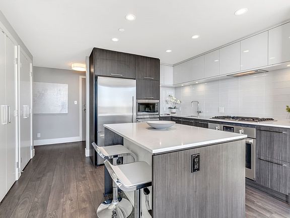 3rd image of 680 Seylynn Cres #2005