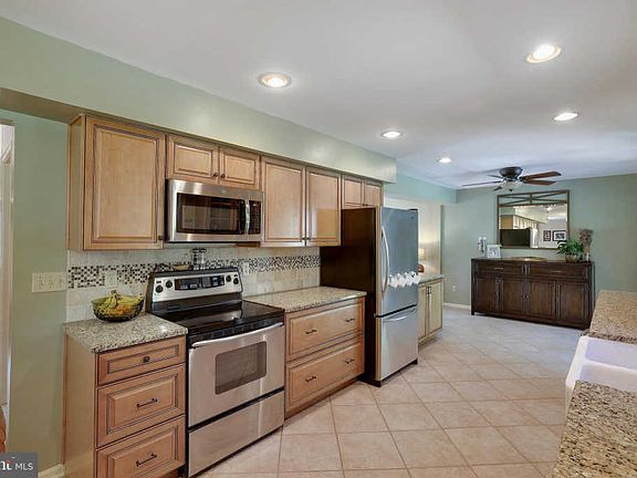 5th image of 744 Live Oak Dr