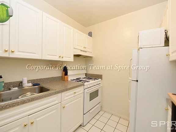 5th image of 3091 Crescent St APT 1M