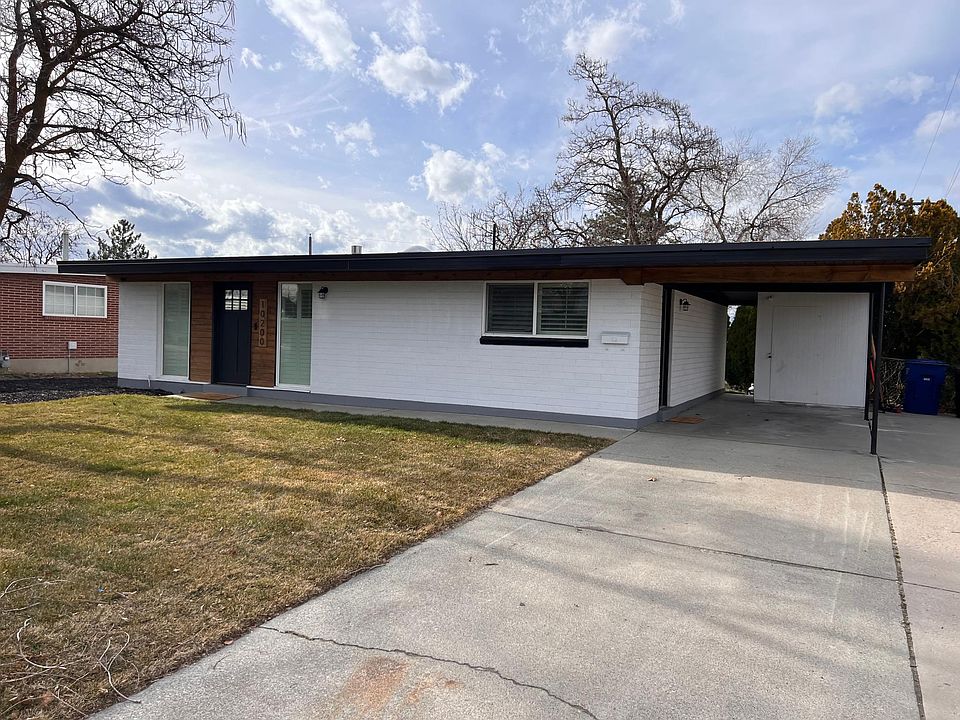 Front view of the house. Apartment rental entrance is the door in the carport.