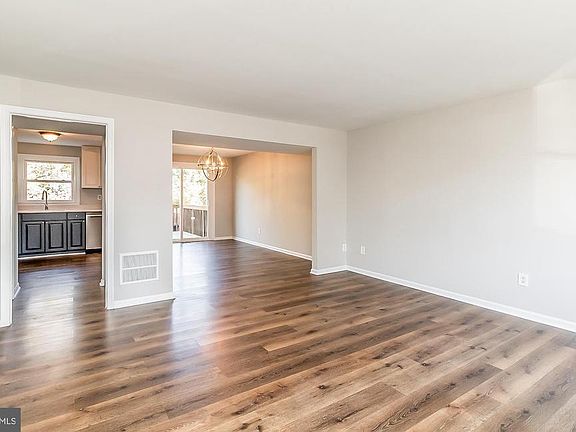 3rd image of 5342 King Arthur Cir