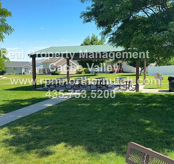 450 Maple Cir — Photo 3