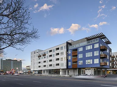 DECO Apartments