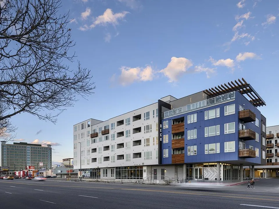 Deco Apartments