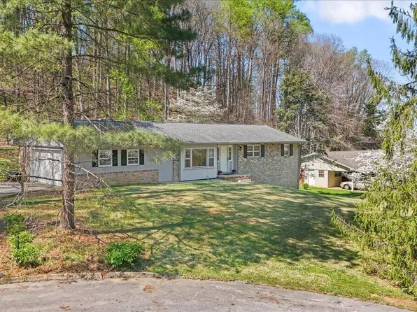 4 Okeechobee Dr, Johnson City, TN 37604