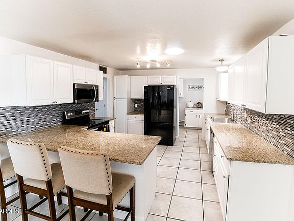 3rd image of 277 S PALO VERDE Drive