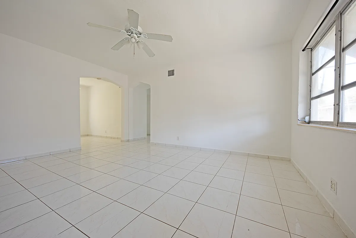 Building Photo - 1735 Marseille Dr #2