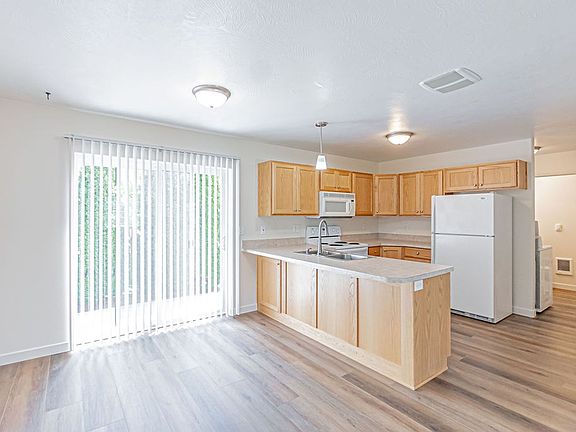 4th image of 665 Meppen Dr