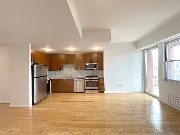 5th image of 50 Oceana Dr #9-F