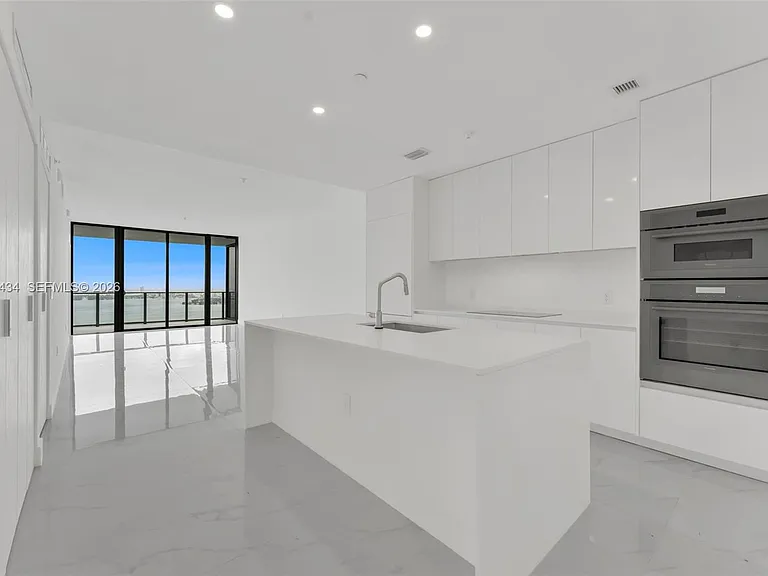 700 NE 24th St #3806 — Photo 9