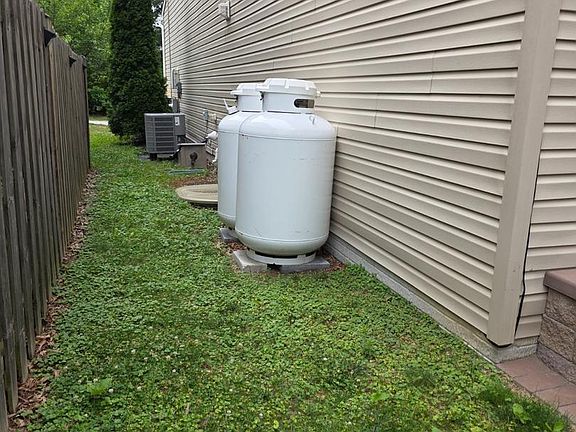 3rd image of 3907 Cleaver Ct