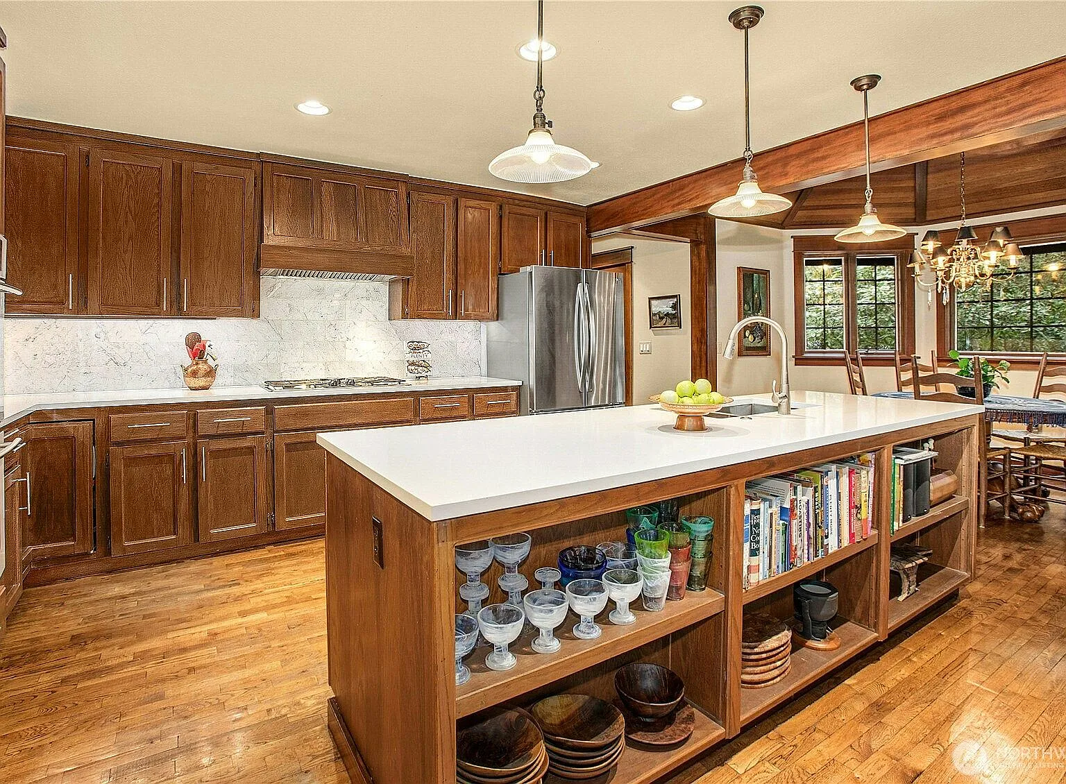 5 bed, 2.5 bath, 4020 sqft, $8,000 — Photo 3