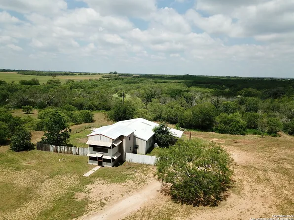 10795 N US Highway 281, Pleasanton, TX 78064