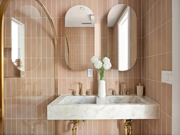 569 Monroe Street image 13 of 23