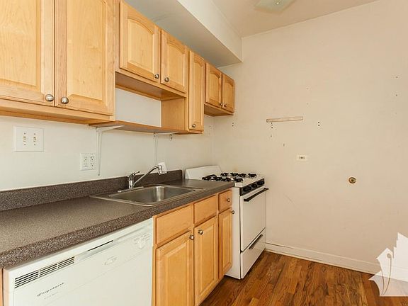 2nd image of 3521 N Broadway Street Garden Gdn #Gdn3521