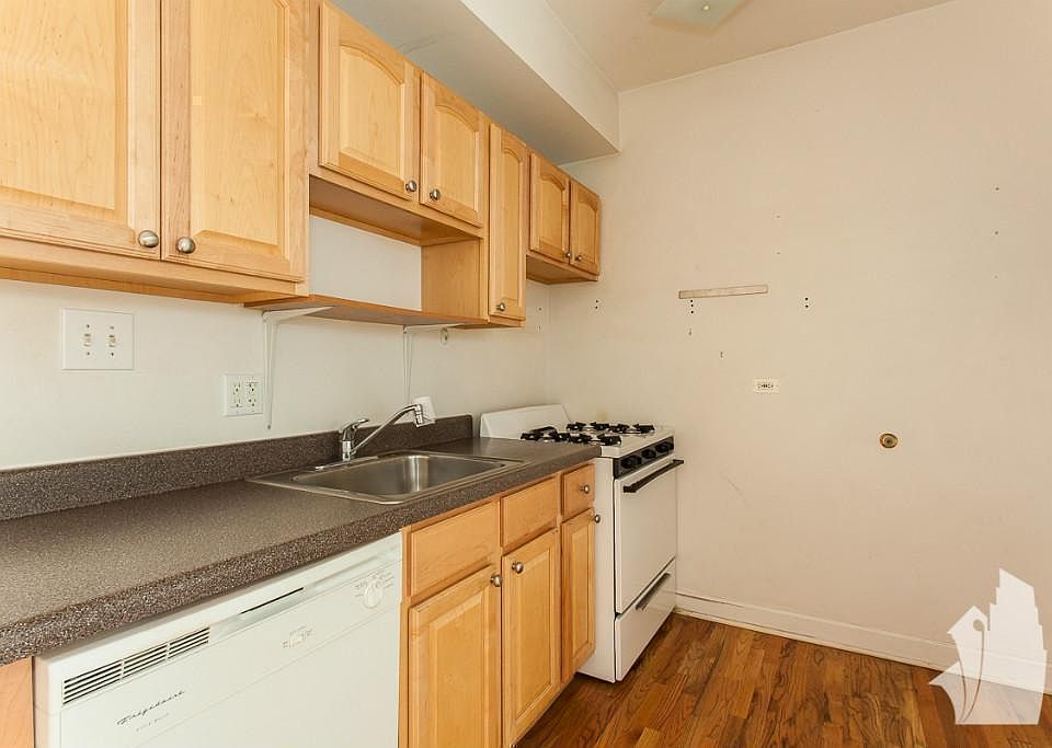 1st image of 3527 1/2 N Broadway St #2e2nd