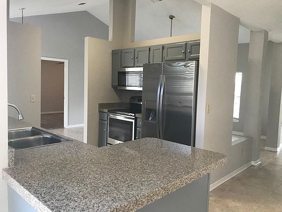 3rd image of 2048 Hovington Cir W
