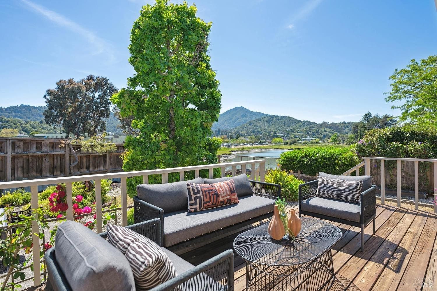 リバーサイド·プロフお読みください!! 672 Riviera Circle, Larkspur, CA 94939 | Zillow