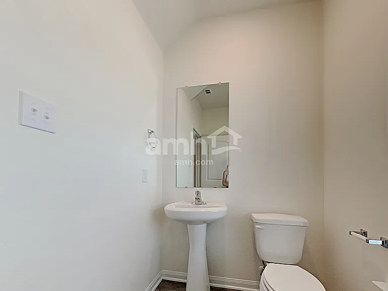 1138 Treeta Trl — Photo 7