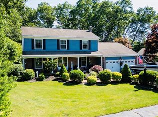 8 Winterberry Dr, Coventry, RI 02816