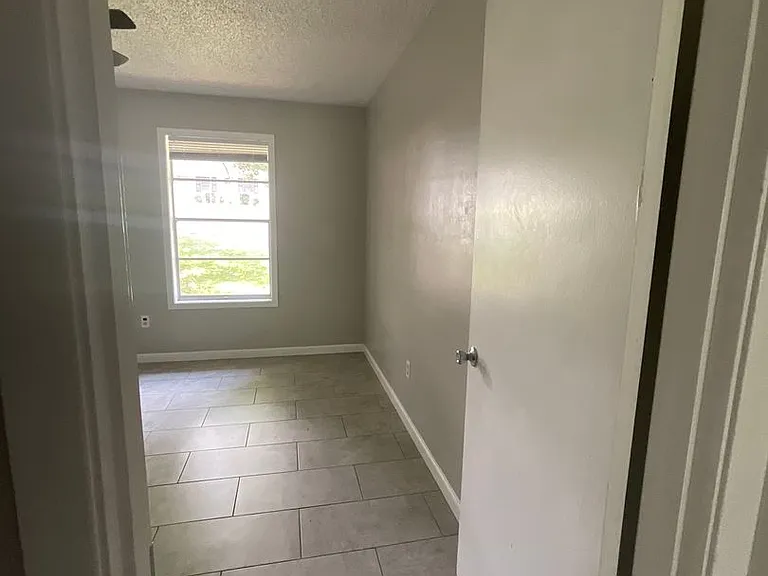 114 Powell Dr — Photo 10