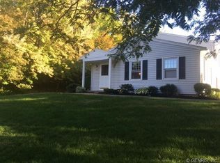 42 Falcon Ln E, Fairport, NY 14450
