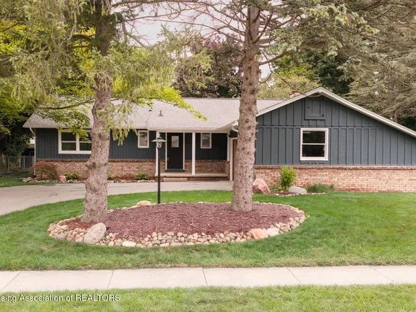 1064 Woodside Dr, Haslett, MI 48840