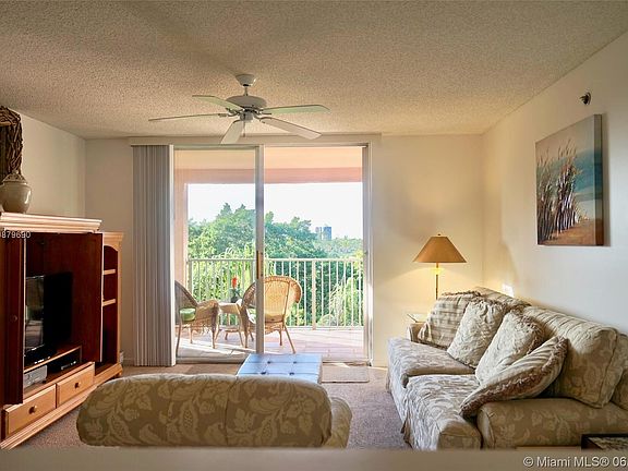 5th image of 19801 E Country Club Dr #4505