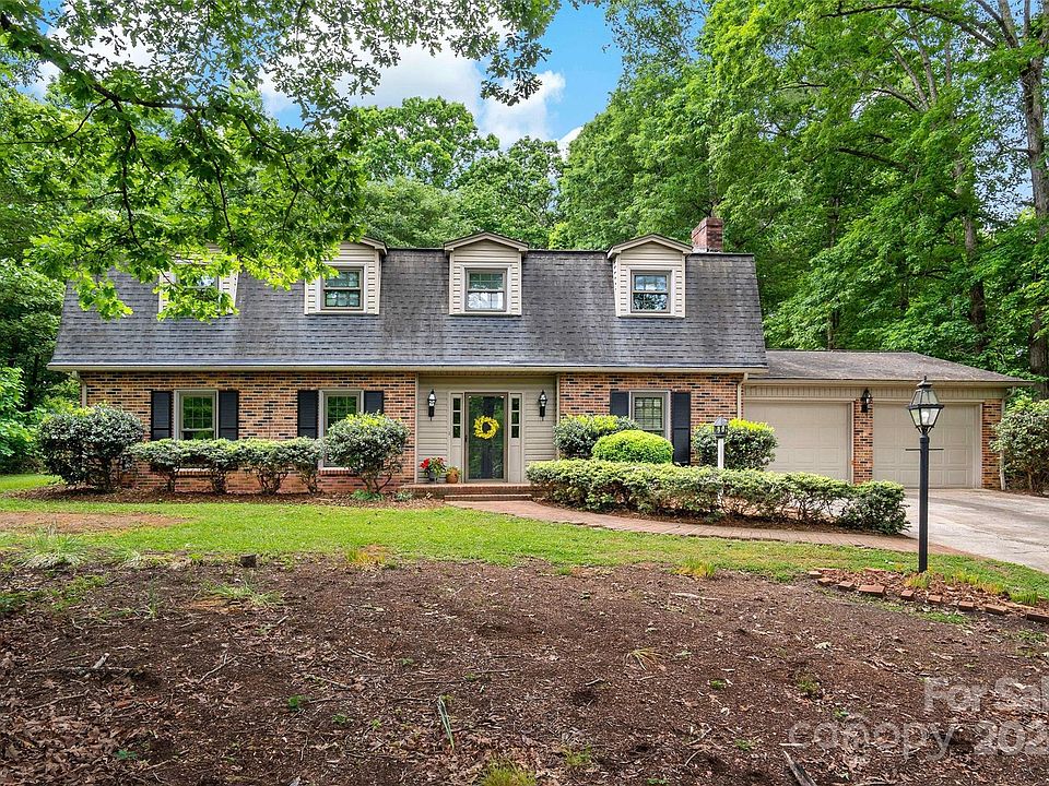 1st image of 221 Camelot Dr