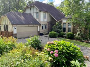 32 Scenic Ln, Huntington, WV 25702