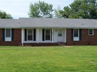 2242 Robin Dr, Clarksville, TN 37042