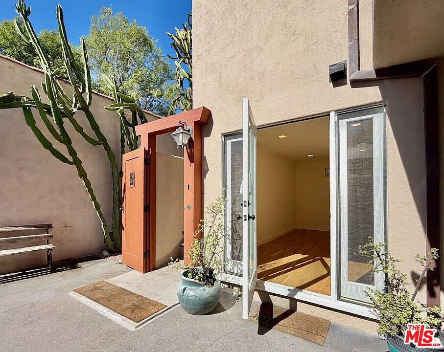 1 bed, 1.0 bath, $2,800 — Photo 1
