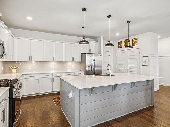4th image of 799 Ewell Farm Dr