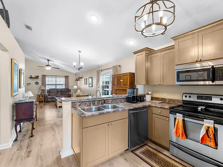 2624 Avondale Ct — Photo 11