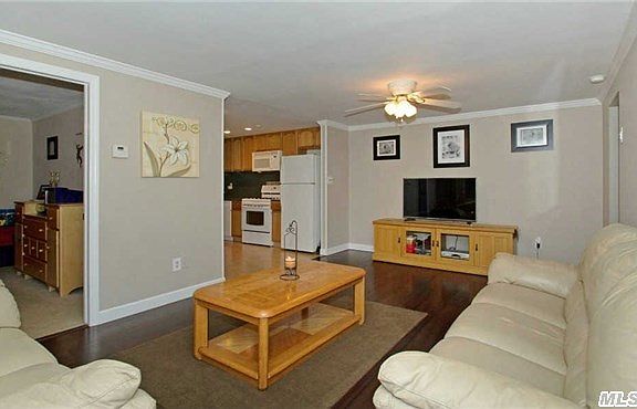 2nd image of 652 W End Dr