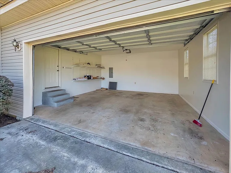 331 Amanda Dr — Photo 30