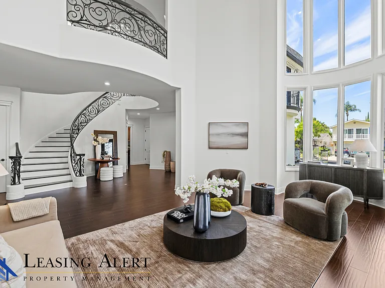 5011 Hayvenhurst Ave #5011 — Photo 5