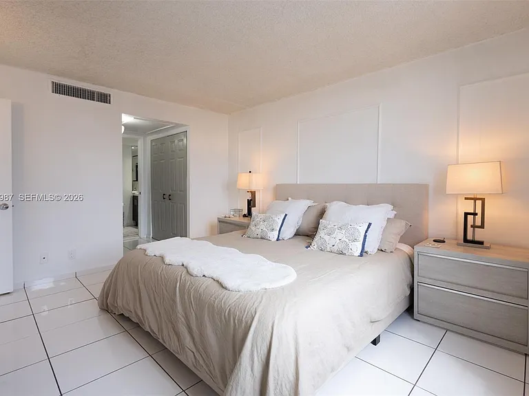 6770 Indian Creek Dr #7B — Photo 5