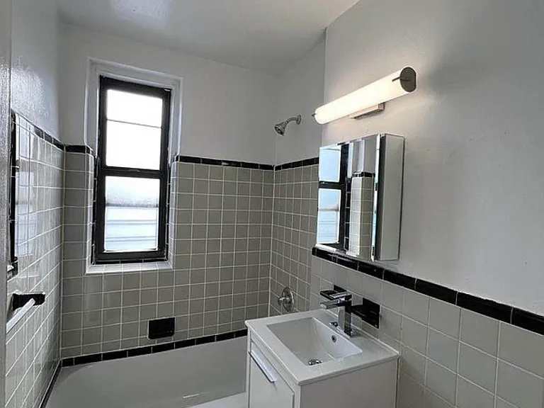 20 Bogardus Pl #E15 — Photo 4