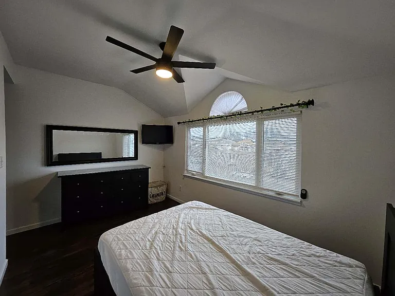 783 Rossville Ave #2 — Photo 26