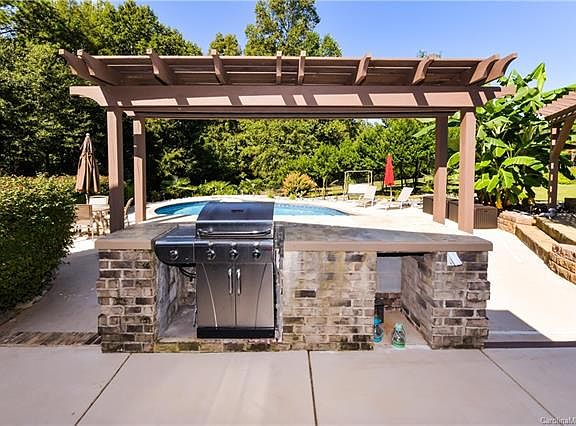 4th image of 3014 Landis Ct