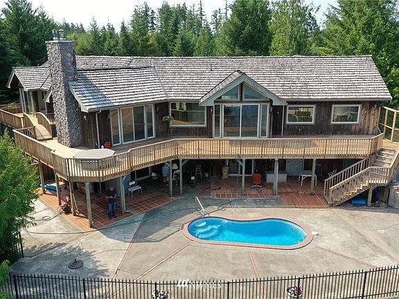 3rd image of 951 W Lakeside Dr
