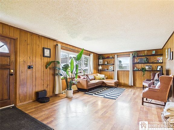 3rd image of 401 Cherry St