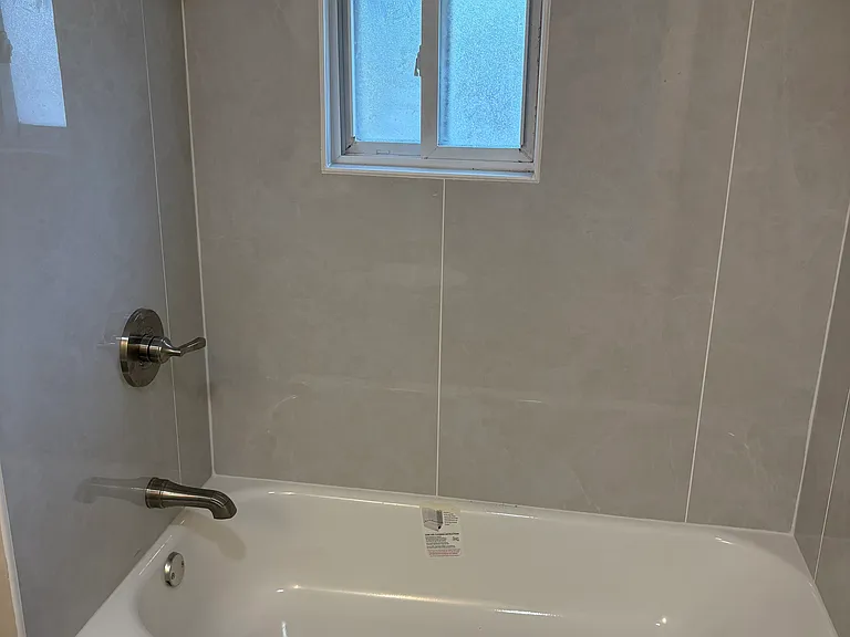 109 Union Ave — Photo 2