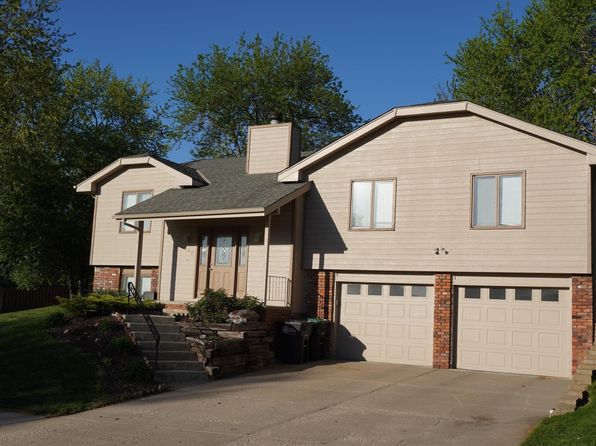 1627 N 152nd Plz