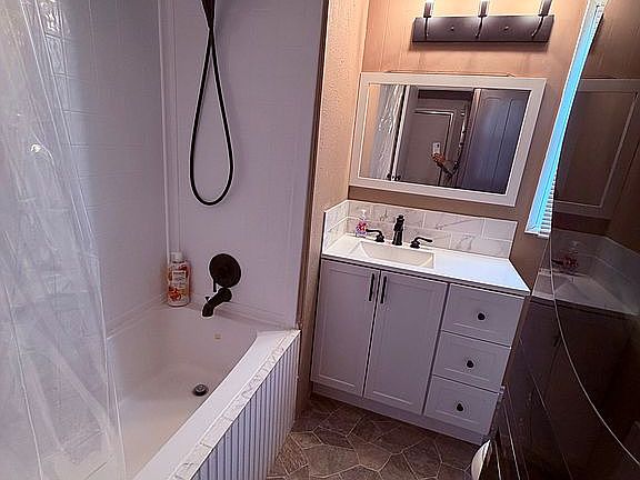 5th image of 755 NE Circle Blvd Unit 43